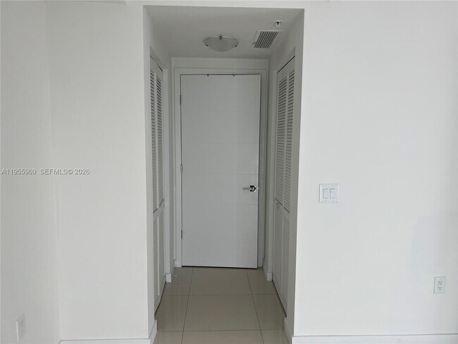 Foto del edificio - 7661 NW 107th Ave