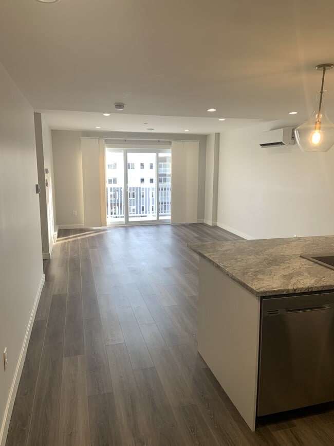 Photo du bâtiment - MacArthur's Apartments