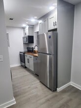 Building Photo - 290 Quick St