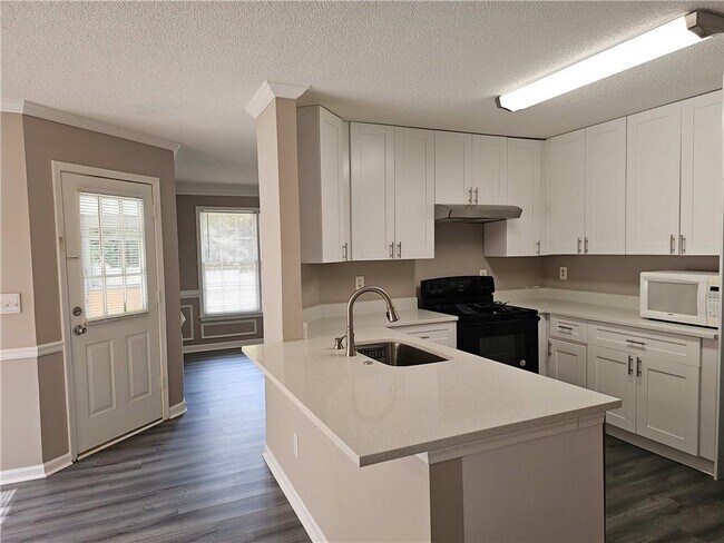 Foto del edificio - 2639 Summerfield Way NW
