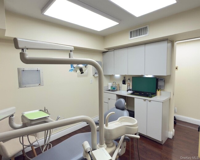 Building Photo - 333 E 34th St