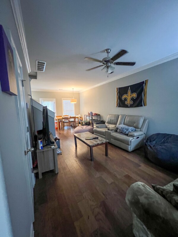 Foto del edificio - 412 Walker Cir