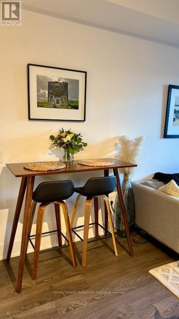 Photo du bâtiment - 1888 Queen St E