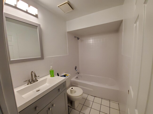 Building Photo - 529 Dempster St