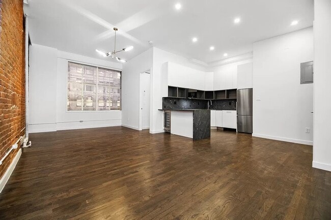 Building Photo - 30 East 14th Street