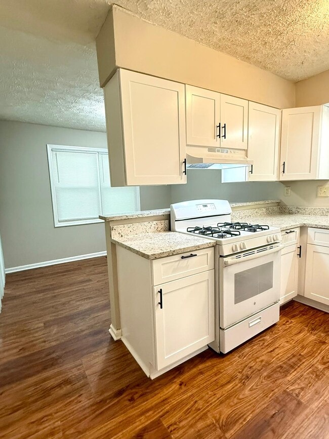 Building Photo - 799 Joseph Club Dr SW