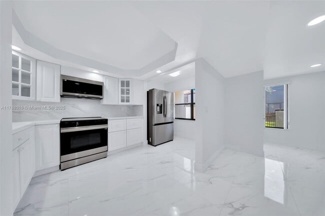 Building Photo - 10136 NW 41st St