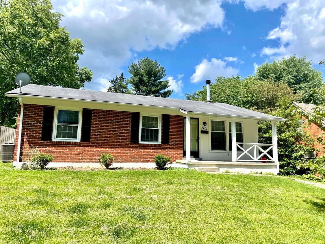 Primary Photo - 2121 Larkspur Dr