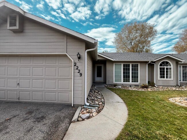 Foto del edificio - 2229 S Sumac St