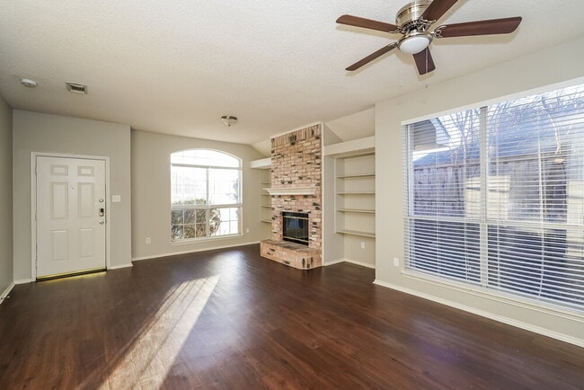 Foto del edificio - 903 Crestwood Dr