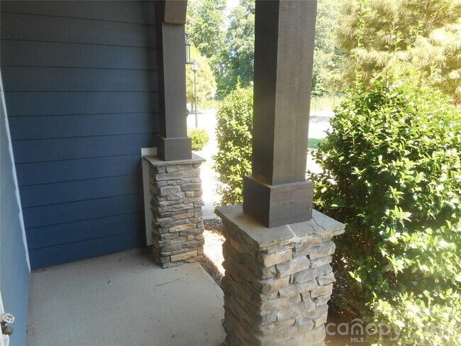 Building Photo - 5522 Harris Cove Dr