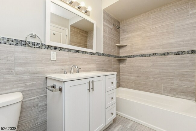 Building Photo - 33 Garibaldi Ave