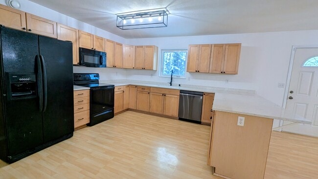 Building Photo - 3885 Sonoma Ave