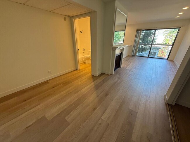 Foto del edificio - 1321 N Vista St
