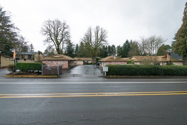 Foto del edificio - 2580 SE Courtney Rd
