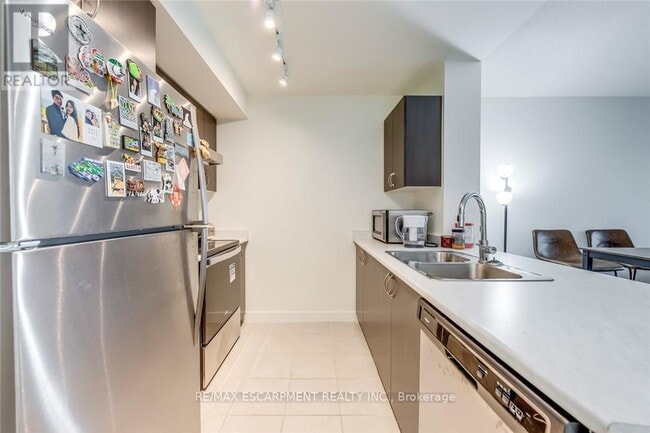 Building Photo - 10 Wilby Crescent