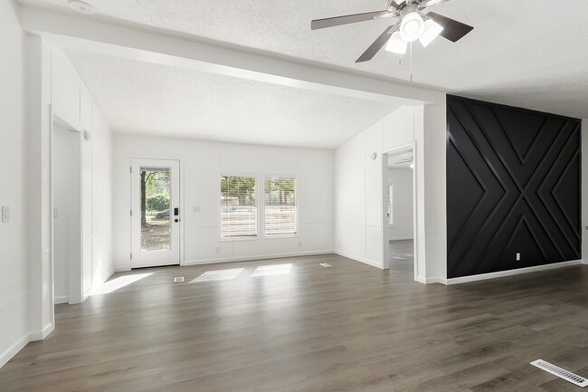 Building Photo - 36375 Longleaf Dr