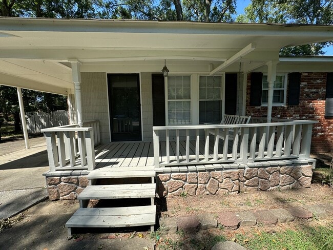 Building Photo - 2/2 Charming House in Garden Lakes $1,296