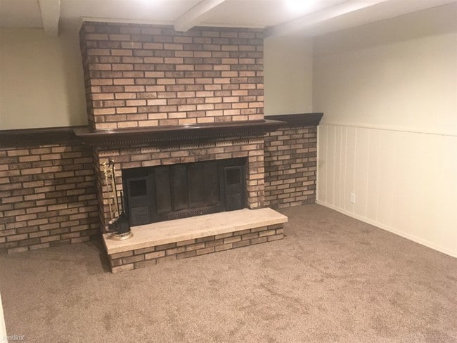Building Photo - 3 br, 1 bath House - 1370 S Belsay Rd