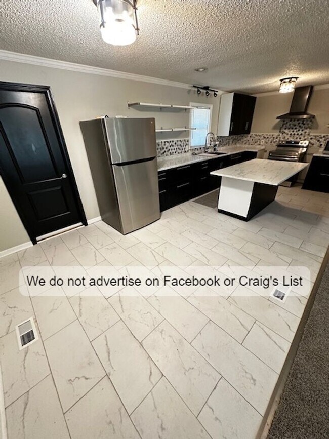 Building Photo - Eaglewood Forest- Lexington Drive