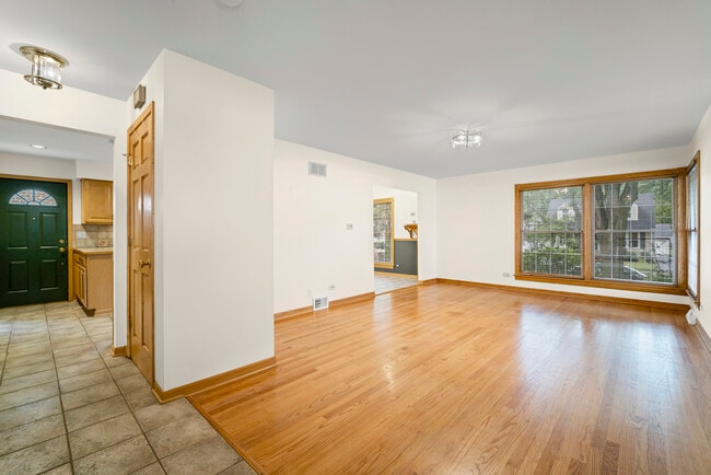 Building Photo - 421 N Elm St