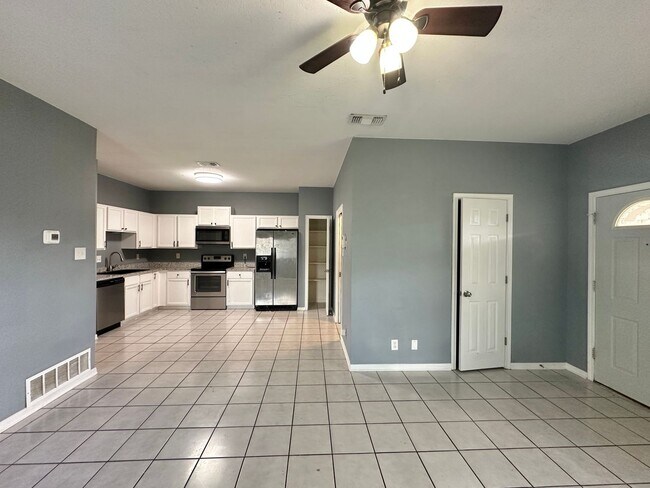 Foto del edificio - 5206 Daybreak Cir