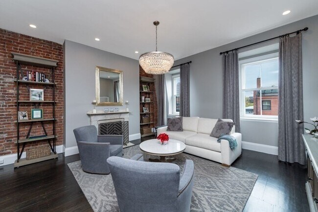 Building Photo - 265 Beacon Street Unit 5