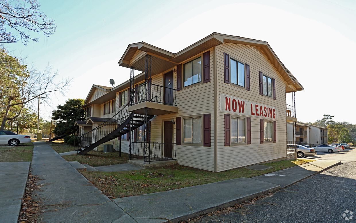 Primary Photo - Calibre West Apartments