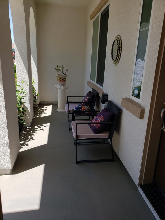 small front shared patio - 303 Hampstead Dr