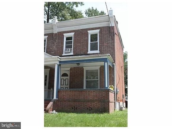 Building Photo - 702 Cedar Ave