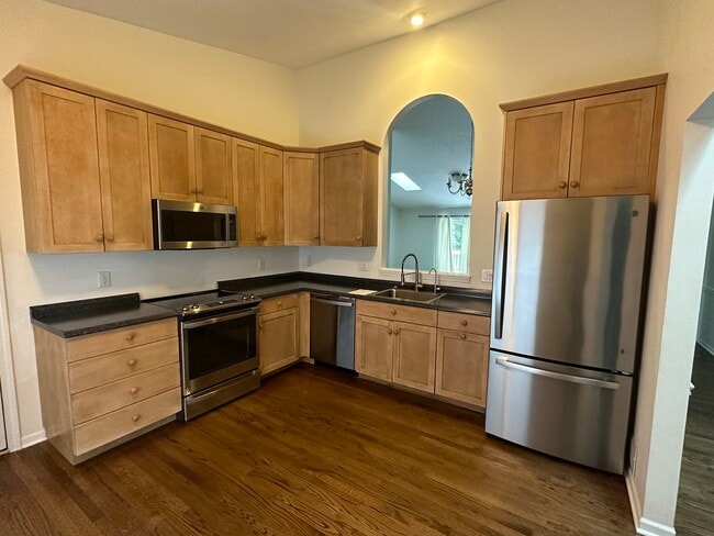 Building Photo - 4934 Claredon Pl