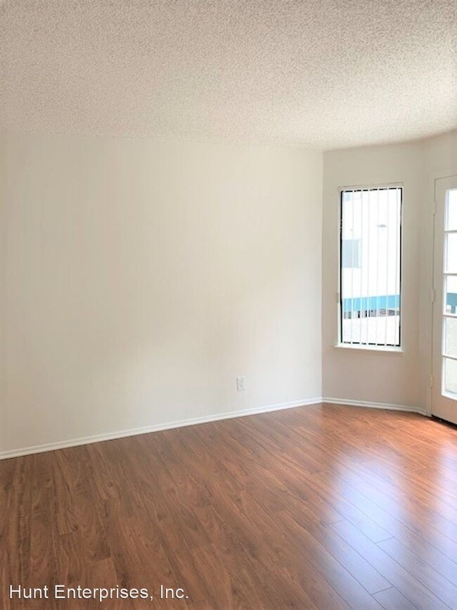 Foto del edificio - 8351 Balboa Blvd