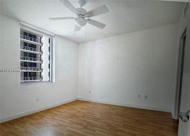 Building Photo - 1060 Brickell Ave