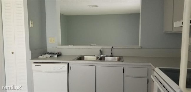 Foto del edificio - 5911 Woodland Point Pl