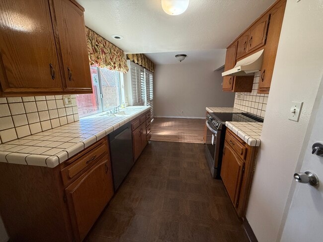 Dining room adjacent to the kitchen and the patio, providing a convenient flow for everyday living - 1134 W Huntington Dr