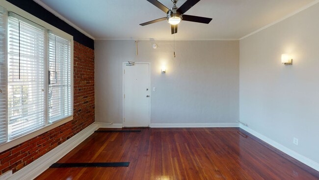 Interior Photo - La Chandelle