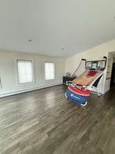 Building Photo - 304 NW River Rd