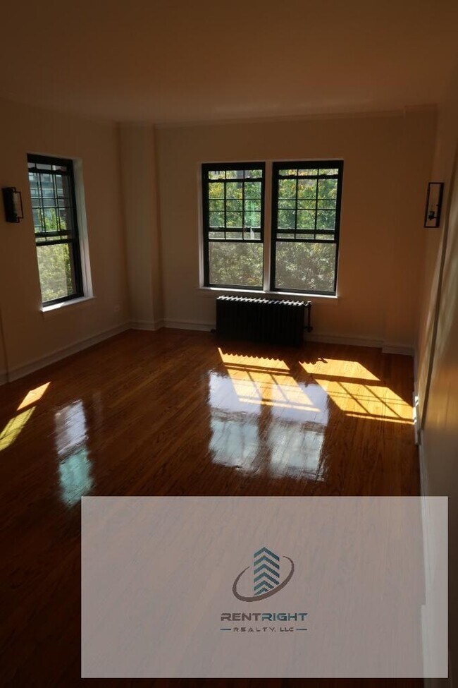 Building Photo - 426 W Briar Pl