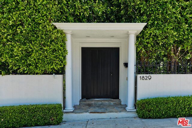 Foto del edificio - 1829 Coldwater Canyon Dr