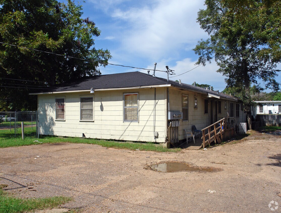 Building Photo - 728 Johnston Ave