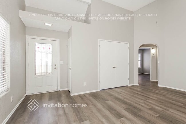 Building Photo - 2106 W Monona Dr