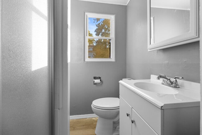 Building Photo - 60 Leslie Ave