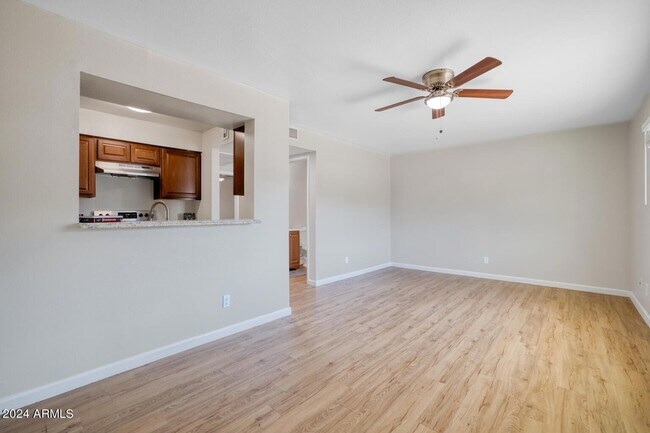 Foto del edificio - 1346 E Mountain View Rd