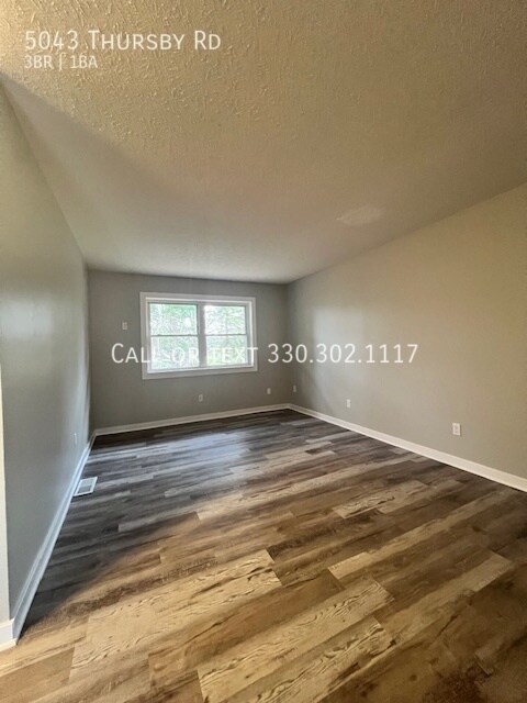 Building Photo - Completely updated 3 bedroom townhome - Gr...
