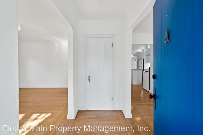 Building Photo - 2 br, 1 bath House - 2040 Pine Street