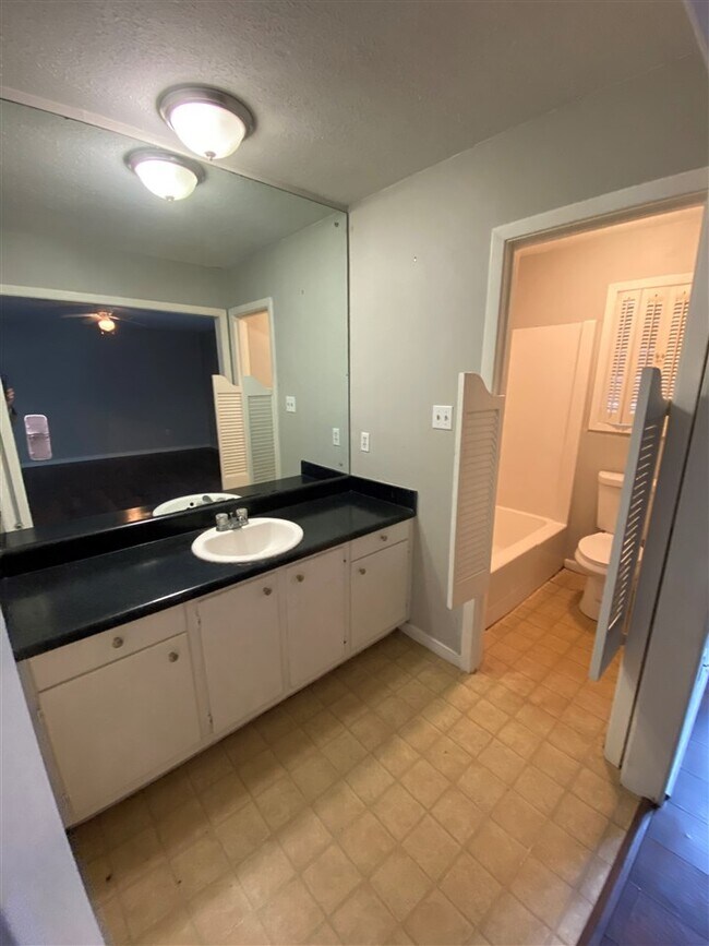 5646 Ridgewood Rd, Jackson, MS 39211 House Rental in Jackson, MS