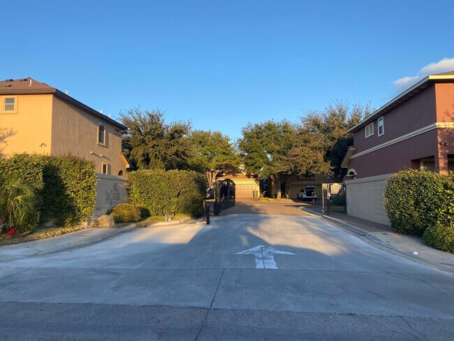Foto del edificio - 9813 Sandhill Dr