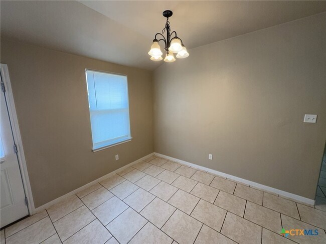 Foto del edificio - 1300 Vanguard Ln