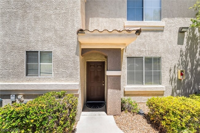 Foto del edificio - 9050 W Warm Springs Rd