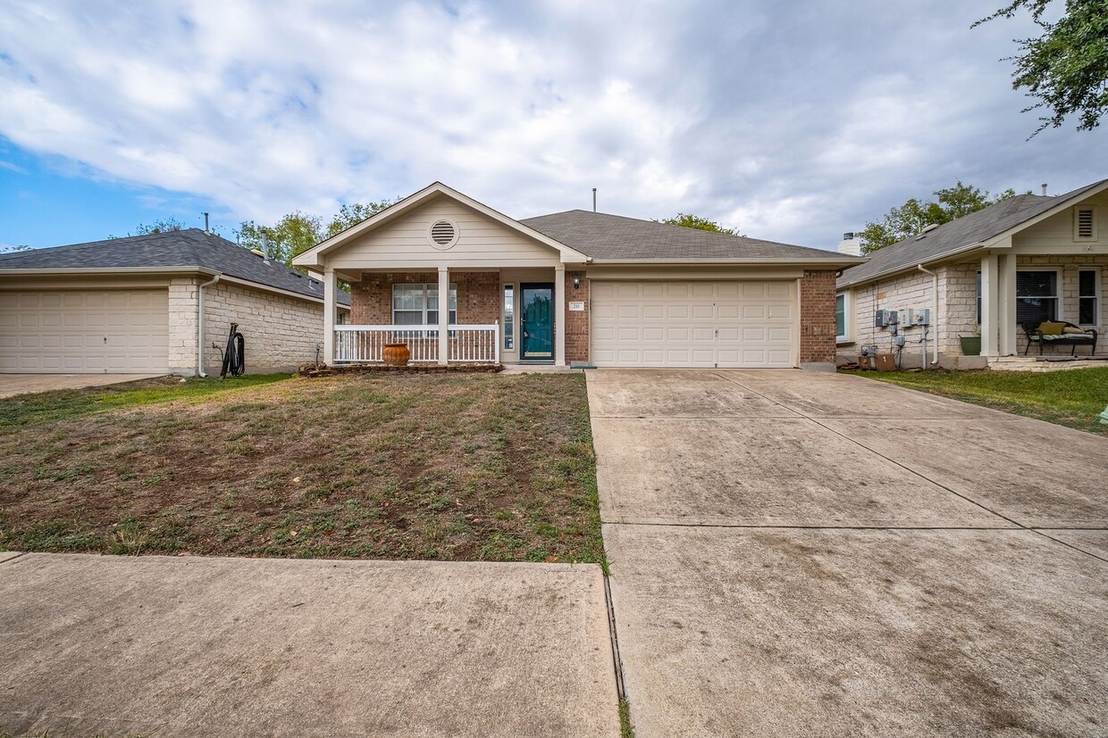 Primary Photo - Classic 3 Bedroom, 2 Bath Home w/ Dining R...